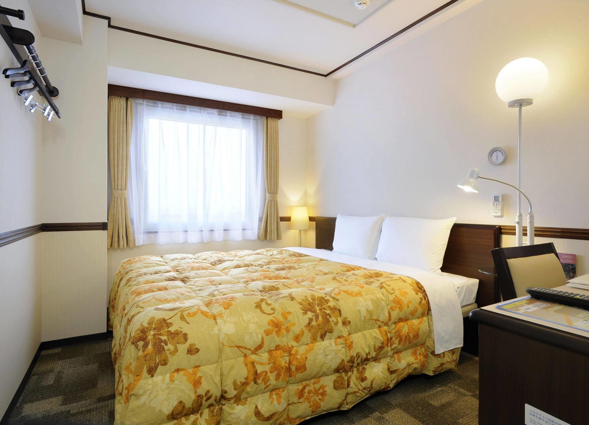 Toyoko Inn Kobe Sannomiya No.2 Exterior foto